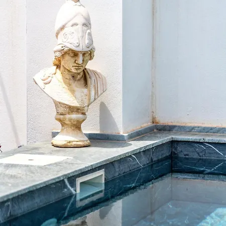 Elegant Artist'S House, Rooftop Pool, Downtown 펜션 타비라